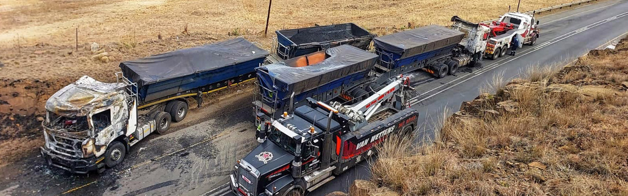 Major Recovery on the N2 After Truck Torchings